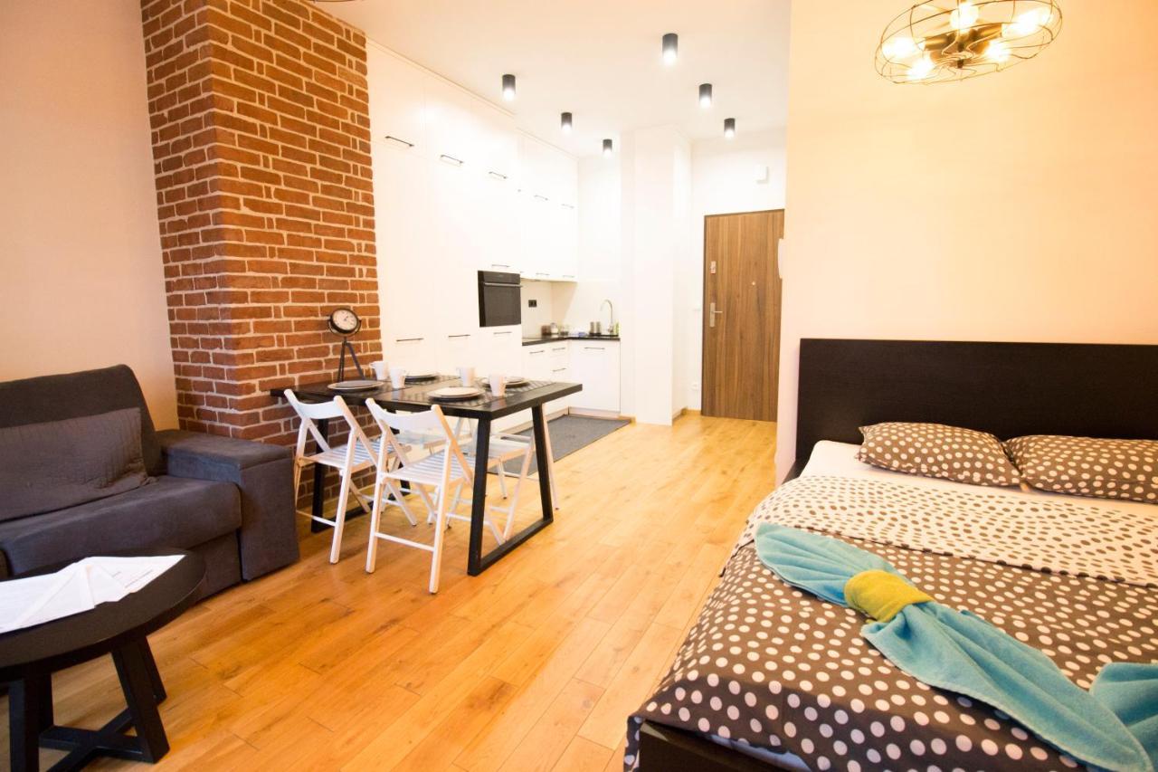 Happy Old Town Apartment