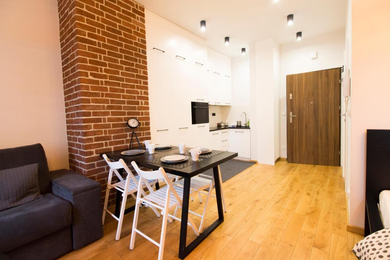Happy Old Town Apartment