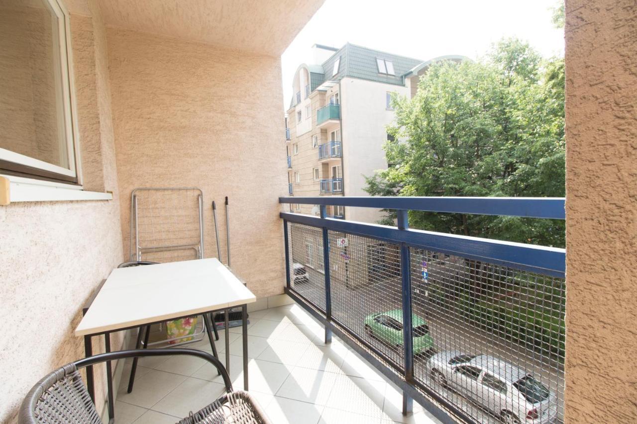 Happy Old Town Apartment