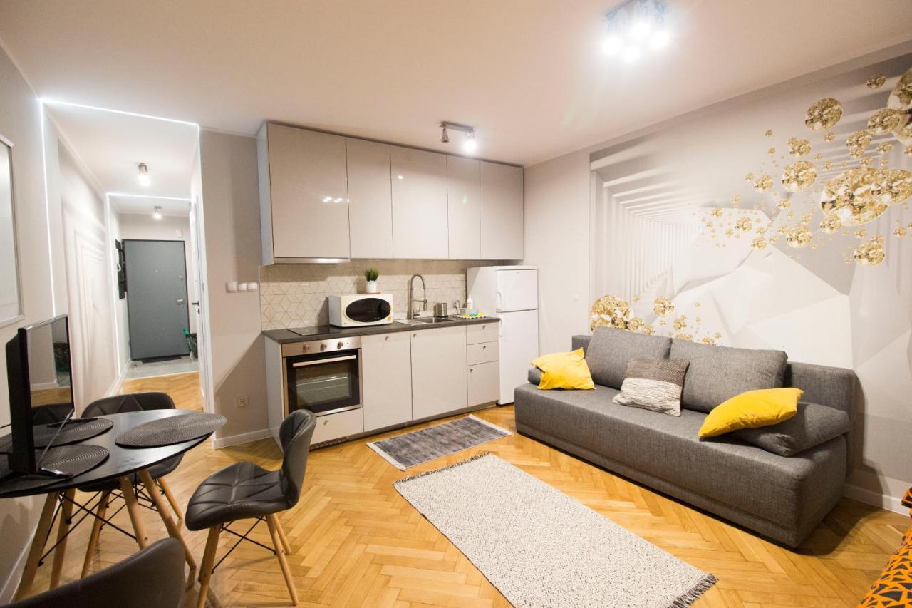 Happy Old Town Apartment *