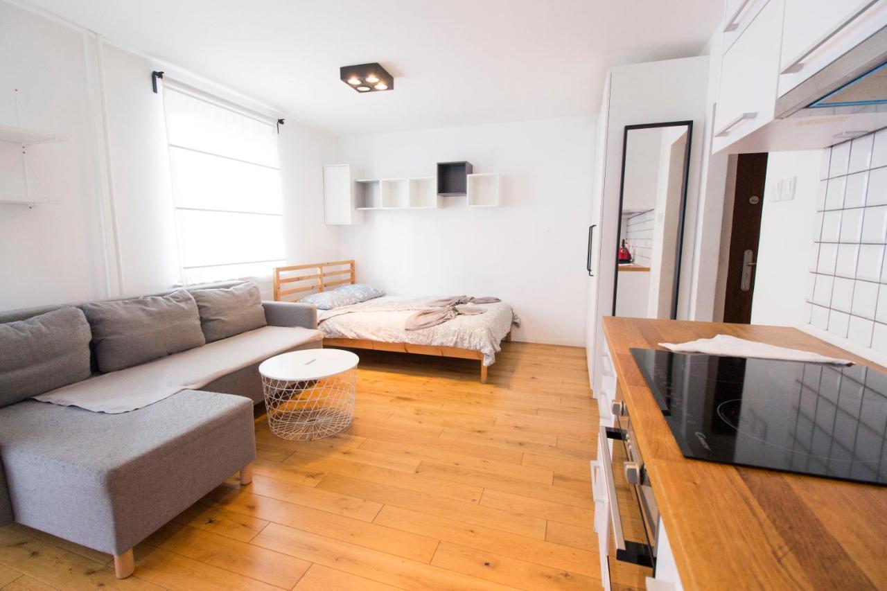 Happy Old Town Apartment