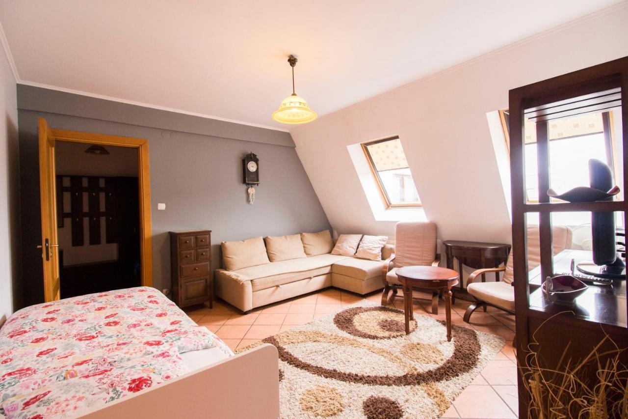 Happy Old Town Apartment
